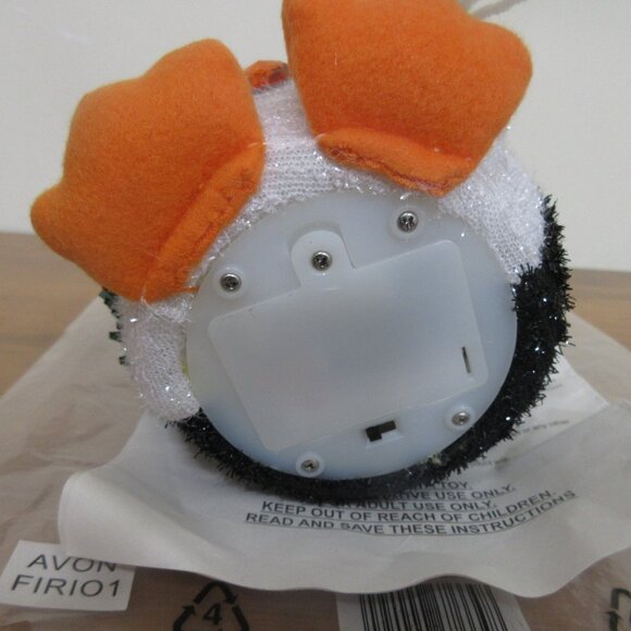 Avon Light Up Pal Penguin Green Wreath Color Changing Winter Decor Battery Oper - Picture 5 of 8